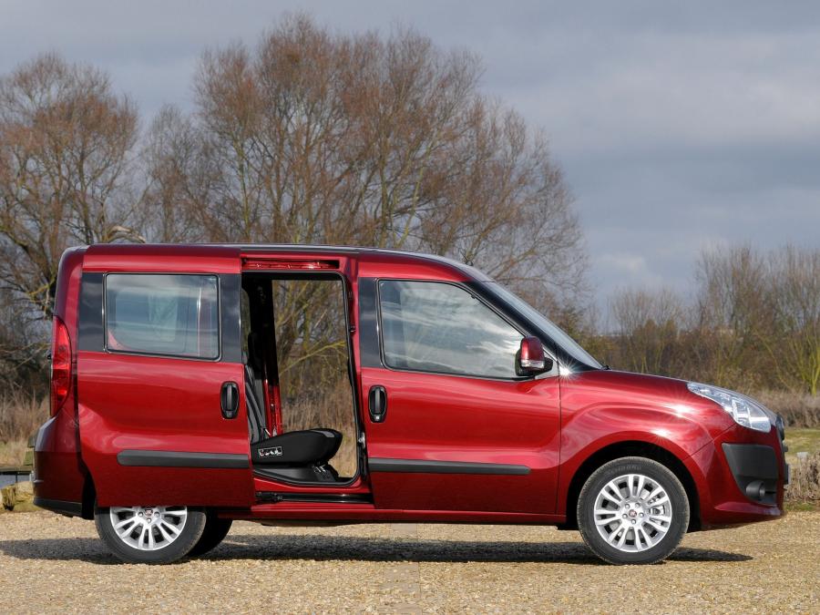  Fiat Doblo 2010 года  (UK) (фото 3 из 16)
